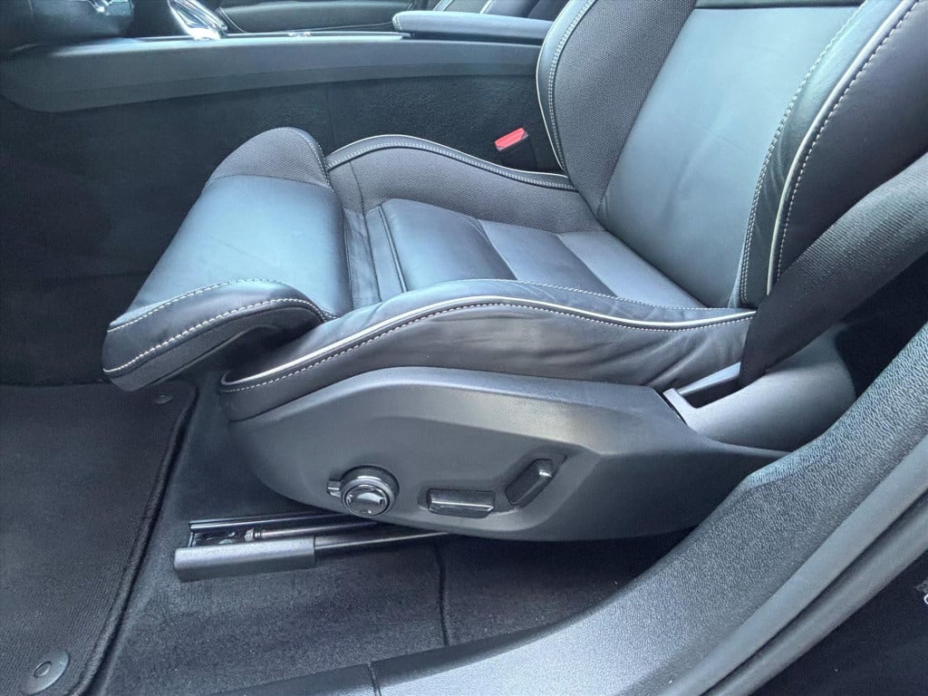 Volvo XC60 t6 plug-in hybrid 398pk aut awd ultimate dark| leder| harman kar