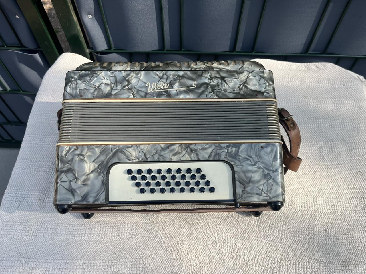 Accordeon Weltmeister VEB Klingenthaler met koffer