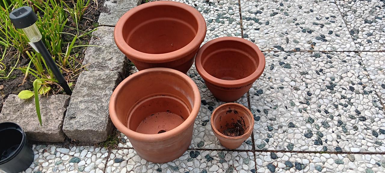 TERRACOTTA BLOEMPOTTEN