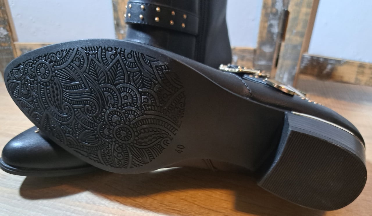 Mooie (z.g.a.n. en nieuwe) schoenen, gypmen, laarzen enz.