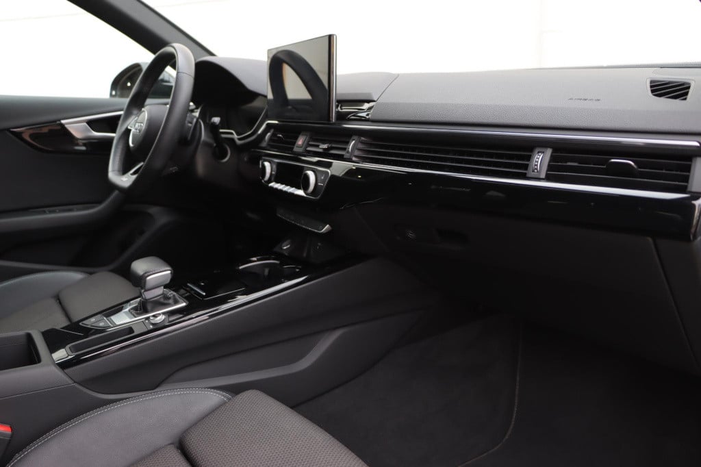 Audi A4 avant 40 tfsi s edition 204pk s-tronic