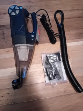 Auto stofzuiger (nieuw) met toebehoren.