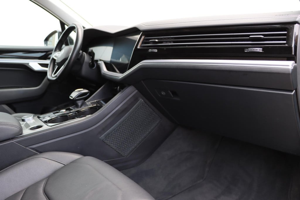 Volkswagen Touareg 3.0 tsi ehybrid 4motion elegance black style 380pk tiptr