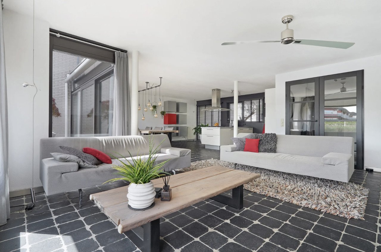Royale woning gelegen op een prachtige locatie aan het water in Middelburg