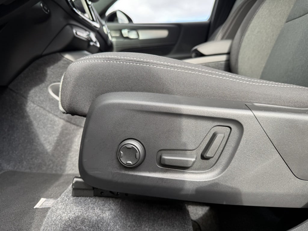 Volvo XC40 b4 197pk plus dark |adap.cruise| trekhaak | camera| elektrische