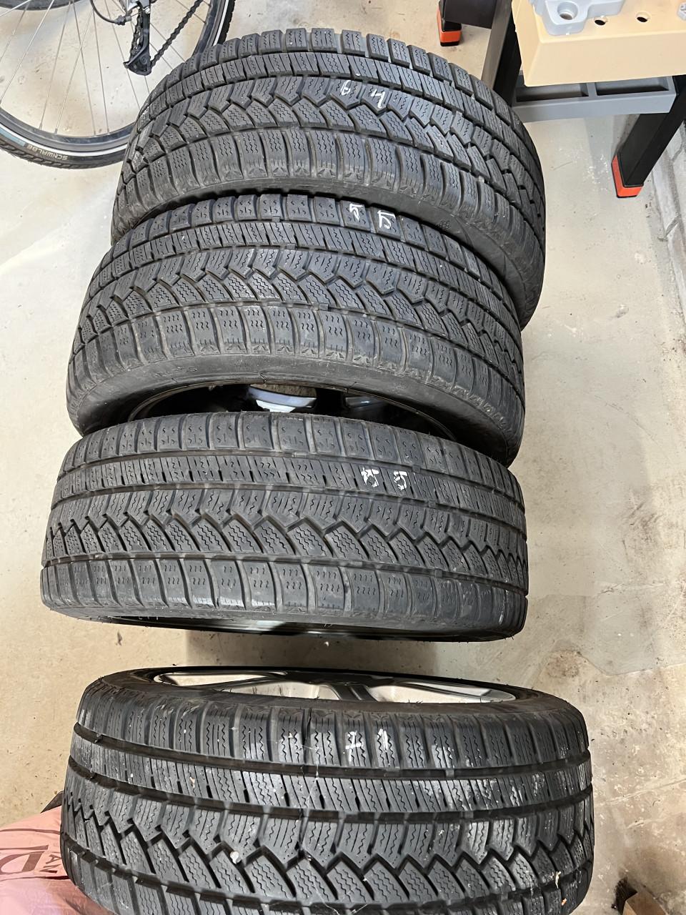 Set velgen met winterbanden