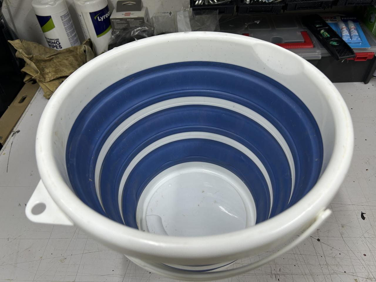 Opvouwbare emmer en afwasbak