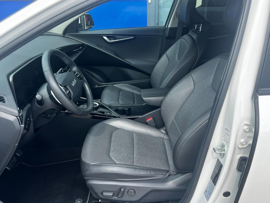 Kia Niro Ev executiveline 64.8 kwh full option, trekhaak afn. pearl white