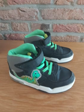 Z.g.a.n. Dino sneakers met lichtjes in de zolen (maat 27 )
