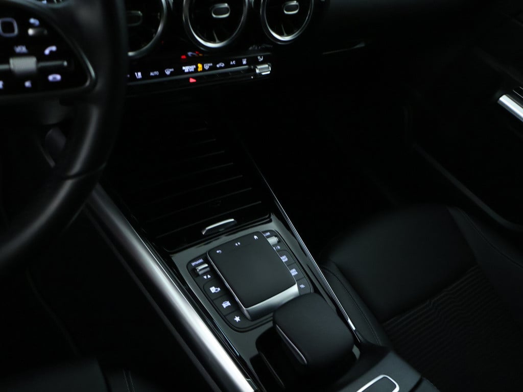 Mercedes-Benz Gla-klasse 250 e business solution luxury line apple carplay 