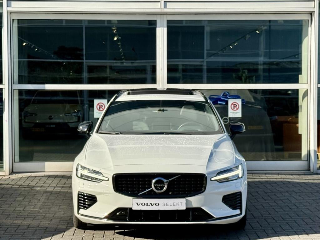 Volvo V60 t6 340pk recharge r-design| panodak| adap.cruise| 360camera| awd