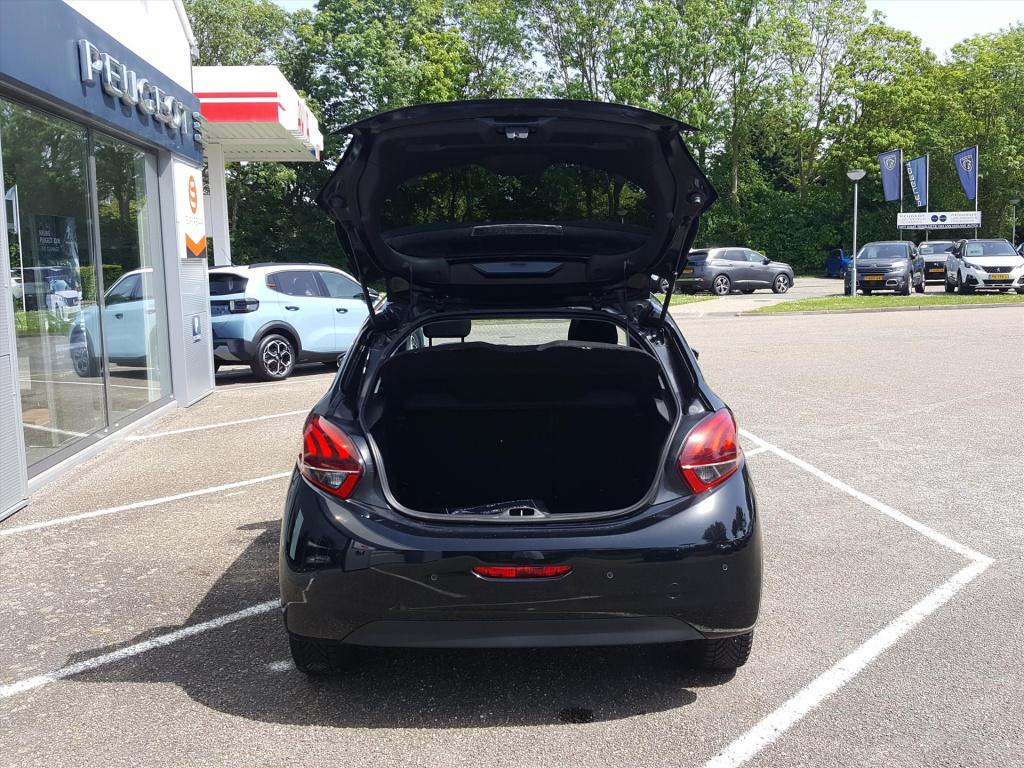 Peugeot 208 blue l. allure 1.5 bluehdi-100pk apple carplay & android auto |