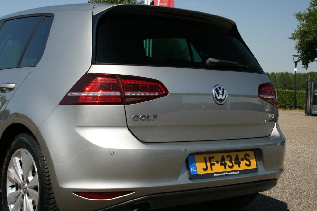 Volkswagen Golf 1.0 tsi business edition connected / navi / camera / led