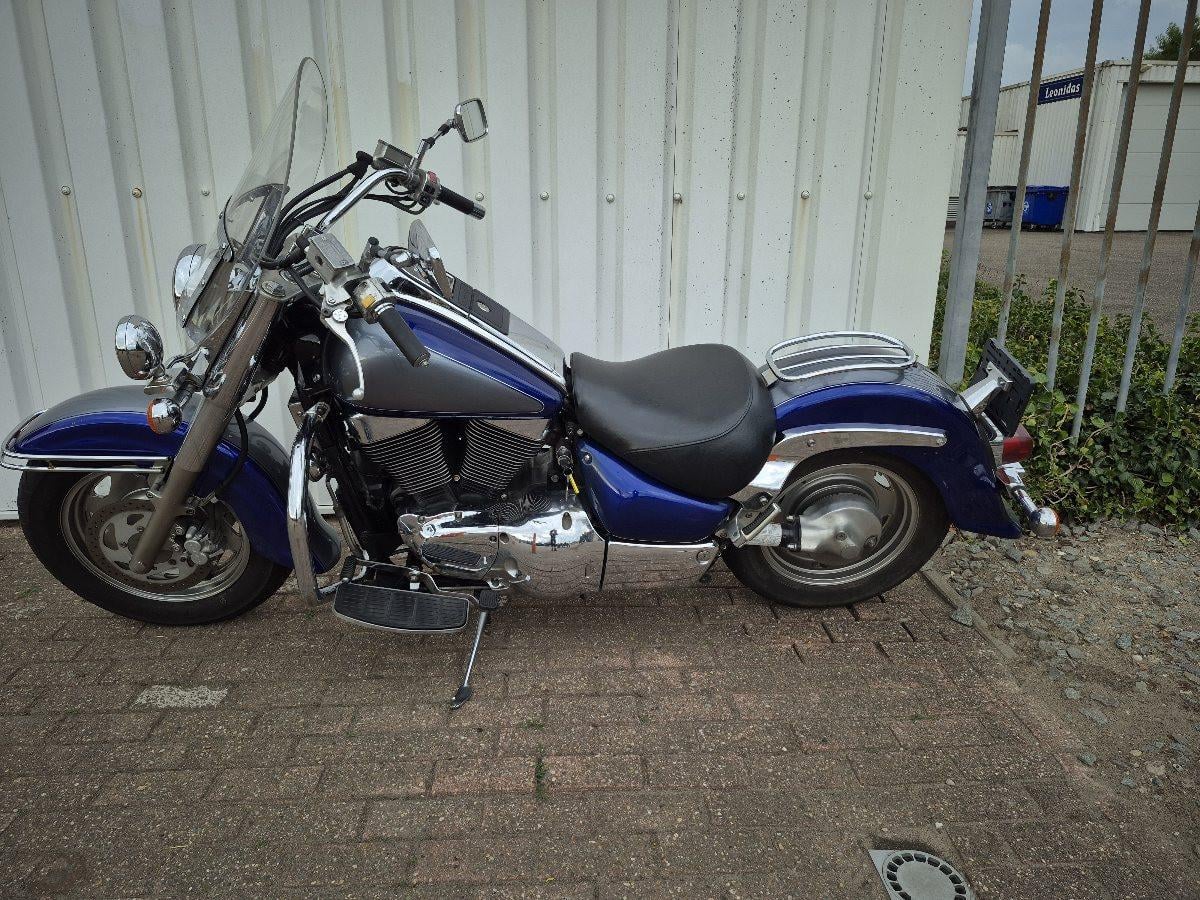 Suzuki Intruder 1500 uit 2002, dikke cruiser