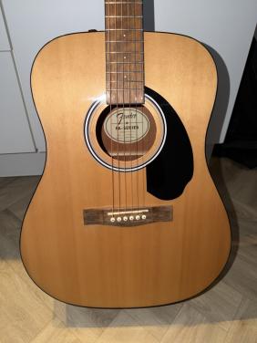 COMPLEET Fender FA-115 met clip on tuner en capo