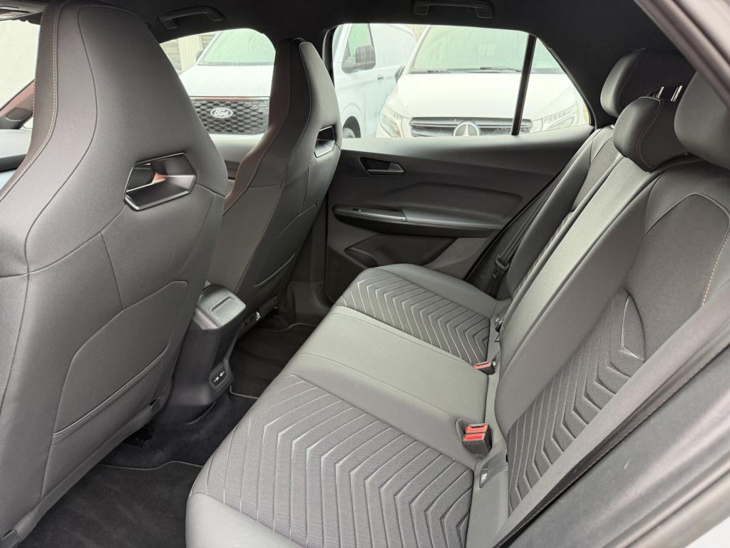 Cupra Born business one 62 kwh | carplay | pdc | rijklaar inclusief 1 jaar 