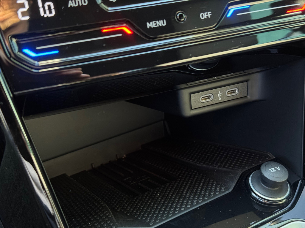 Volkswagen T-roc 1.5 tsi r-line edition * camera * massage * parkeerhulp