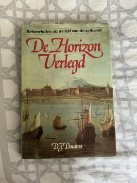 "De Horizon Verlegd" is een bekend boek uit 1979 van D.J. Douwes
