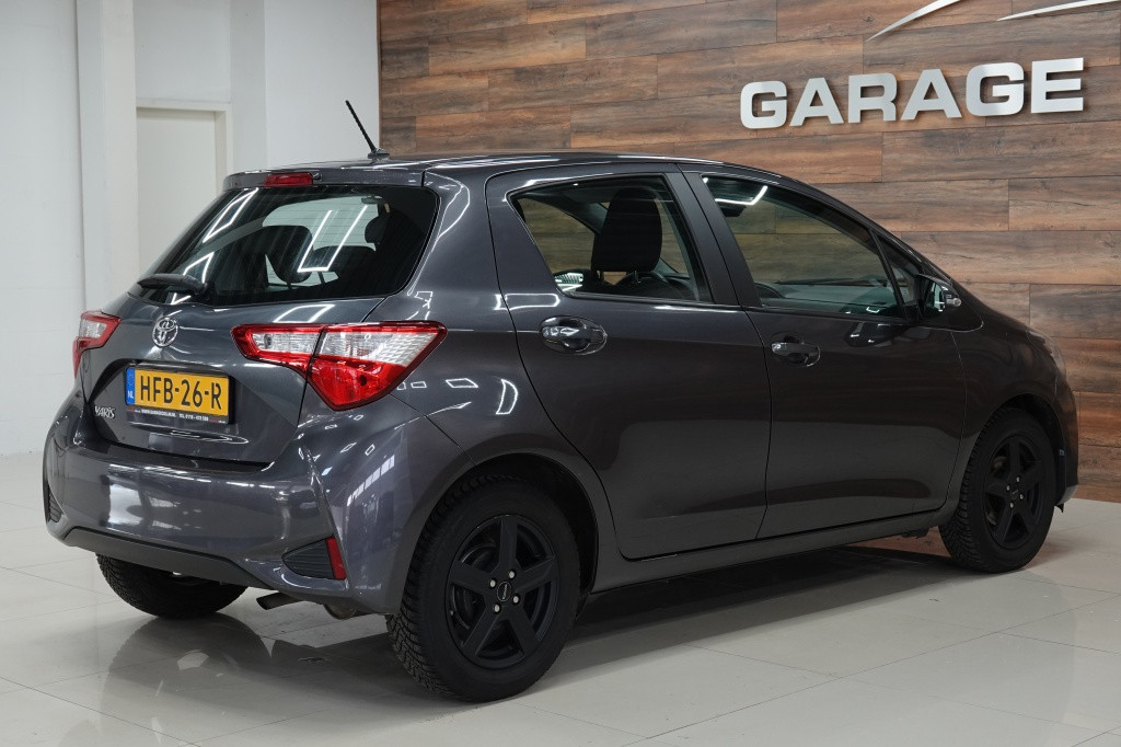 Toyota Yaris 1.0 vvt-i | camera | 15" | bluetooth |