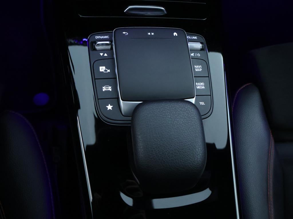 Mercedes-Benz A-Klasse 180 business solution amg | panoramadak | memory pak