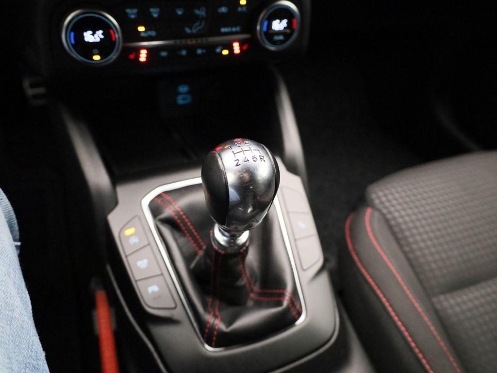 Ford Focus wagon 1.0 ecoboost hybrid st line style | trekhaak | climate con