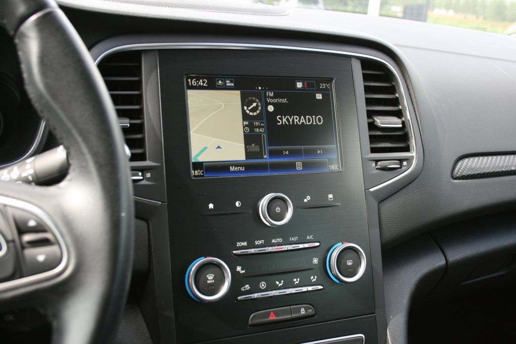 Renault Megane 1.3 tce limited / trekhaak / navi / pdc / keyless