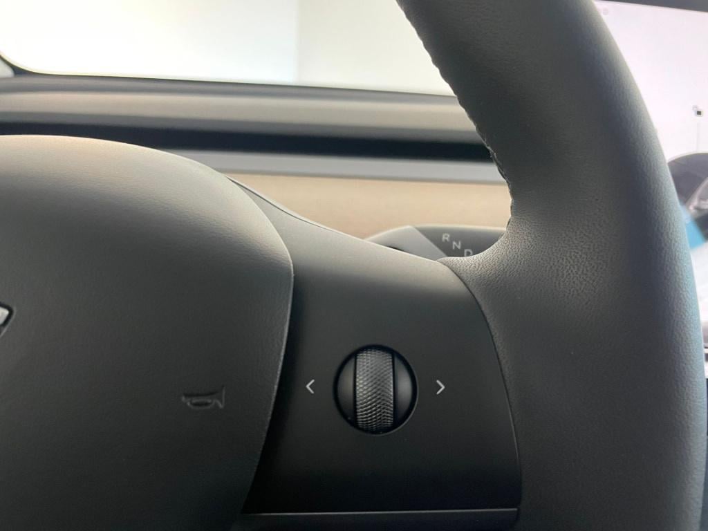 Tesla Model Y long range awd 75 kwh