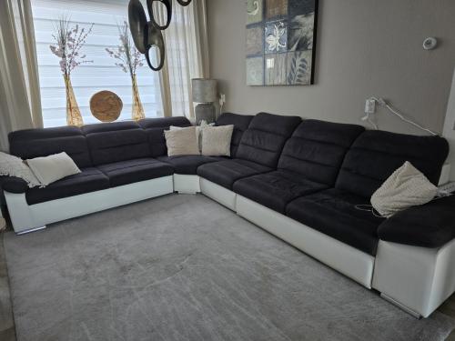Grote hoekbank met slaapfunctie – Moet snel weg!