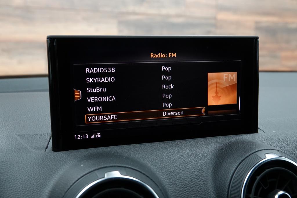 Audi Q2 1.5 tfsi | acc | pdc | carplay | s-line |