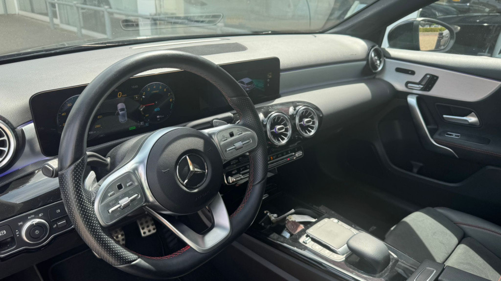 Mercedes-Benz A-Klasse 250 e business solution amg limited