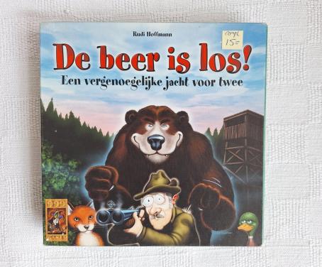 De beer is los