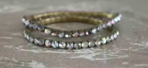 Zilverkleurige rekbare armband met steentjes