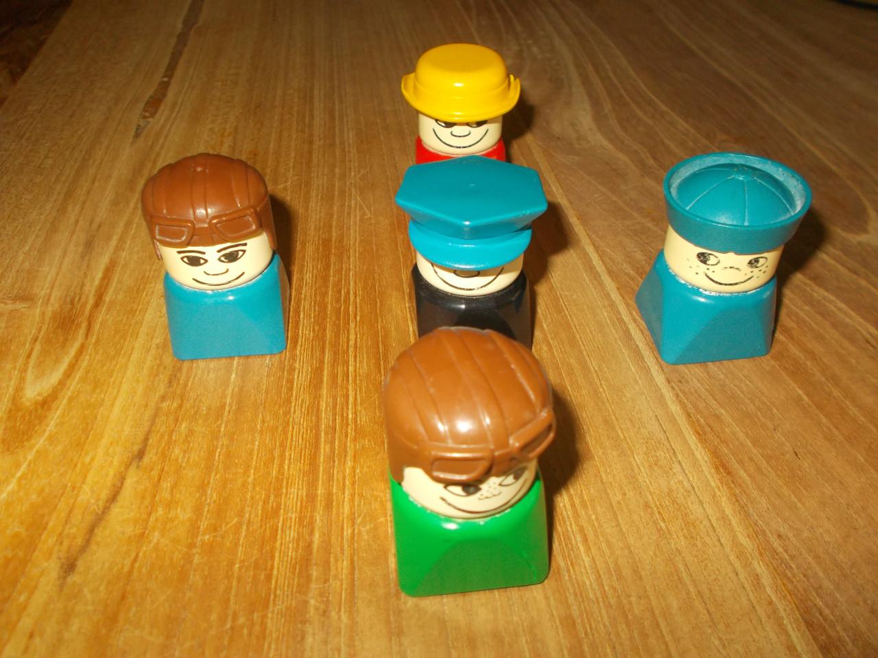 Lego Duplo - Auto's, bootje, figuren, benzine pomp, etc.