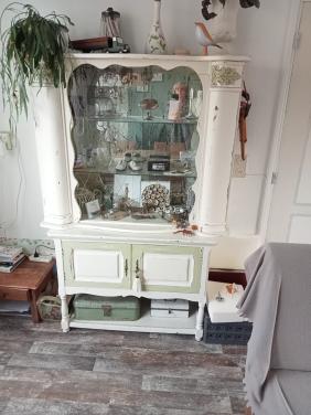 Oude vitrine kast