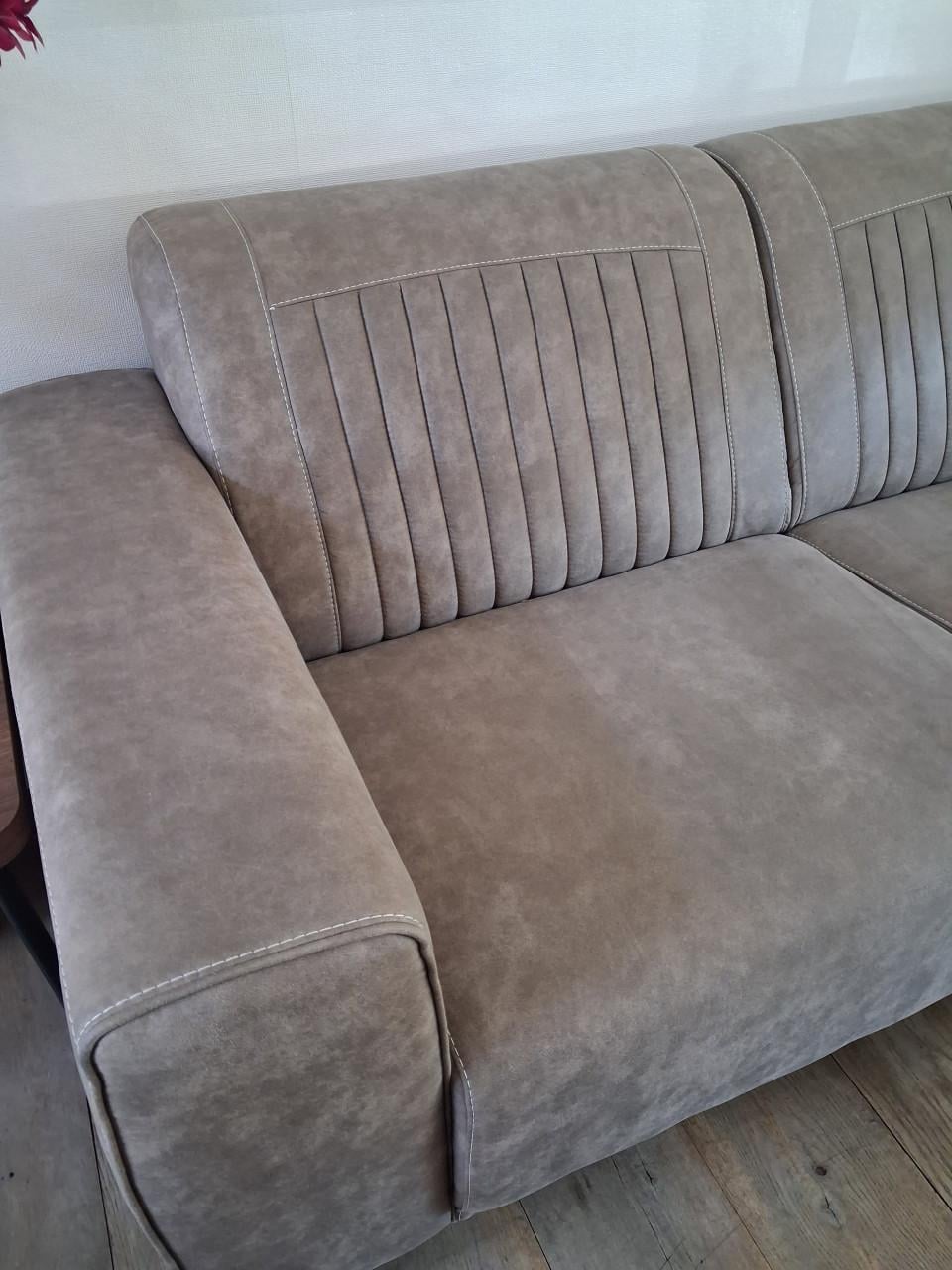 Ruime Hoekbank in Microleder