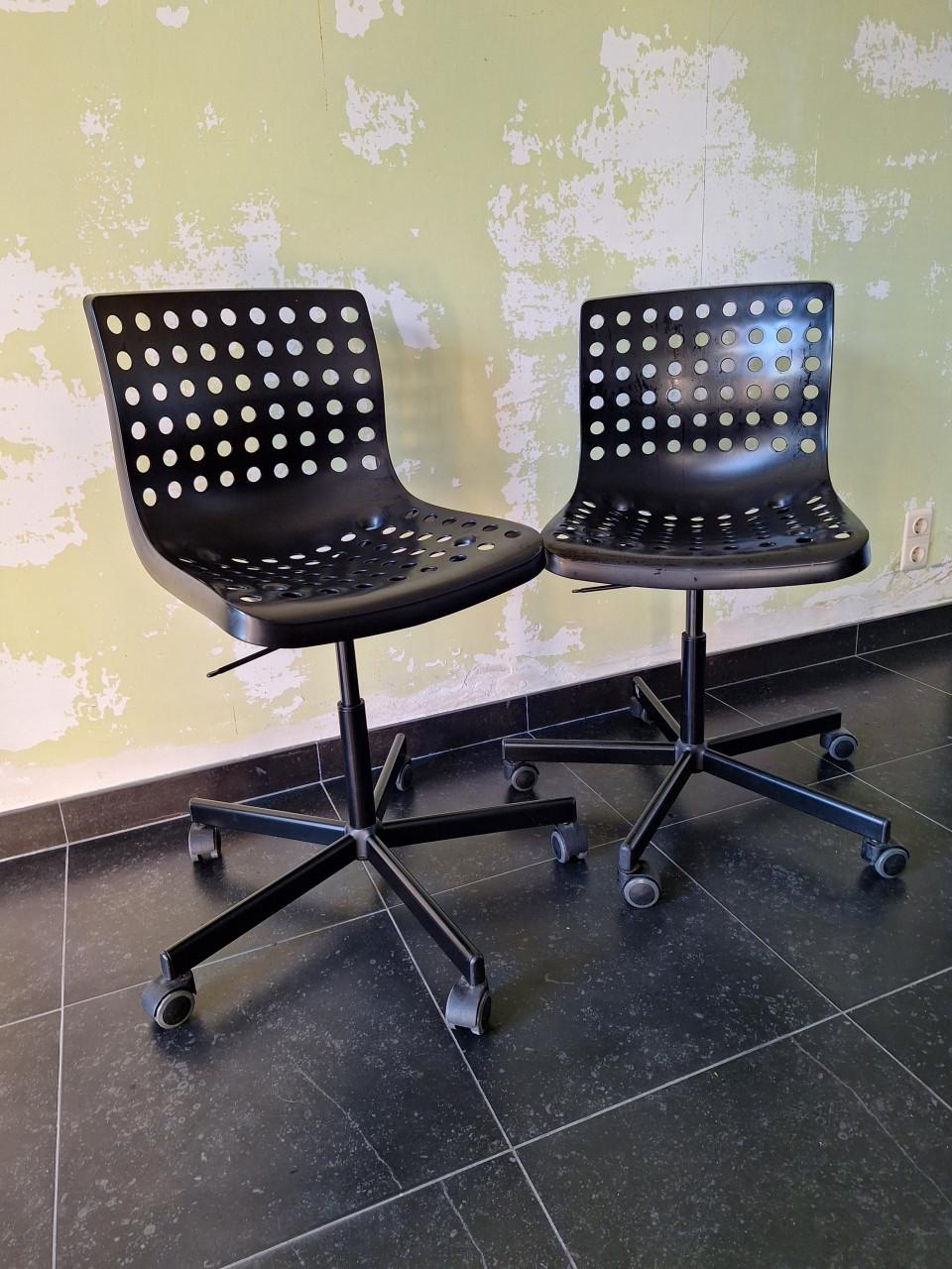 Twee Ikea bureaustoelen