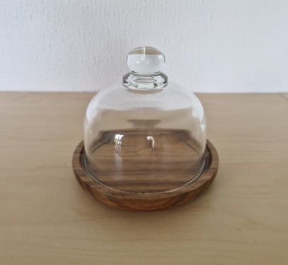 Kleine glazen stolp op houten voet, 9½ cm hoog