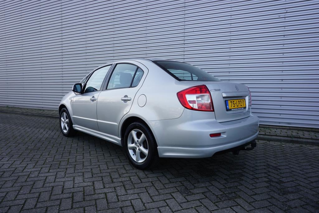 Suzuki Sx4 1.6 exclusive airco / elektr. ramen / trekhaak / lm velgen / nap