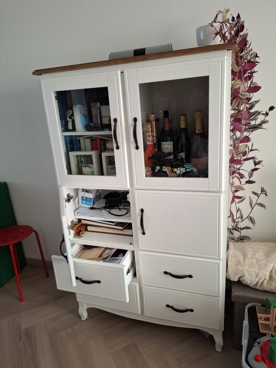Grenen kast