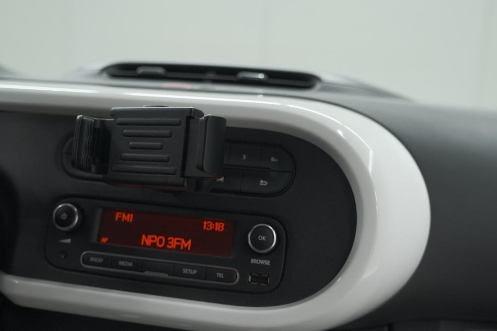 Renault Twingo sce limited | parkeersensoren | bluetooth | airco | 15 inch 