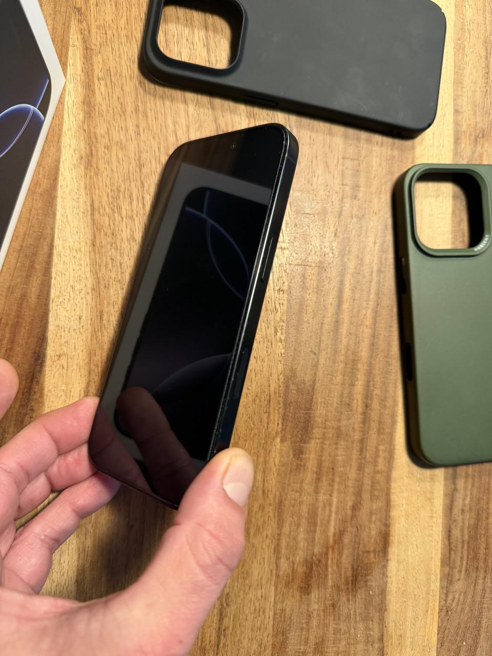 Apple iPhone 16 PRO 256GB met doos en kabel