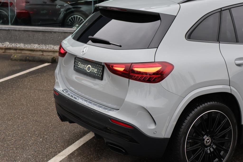 Mercedes-Benz Gla-klasse 180 amg line i 2025 i panorama dak i manufaktur al