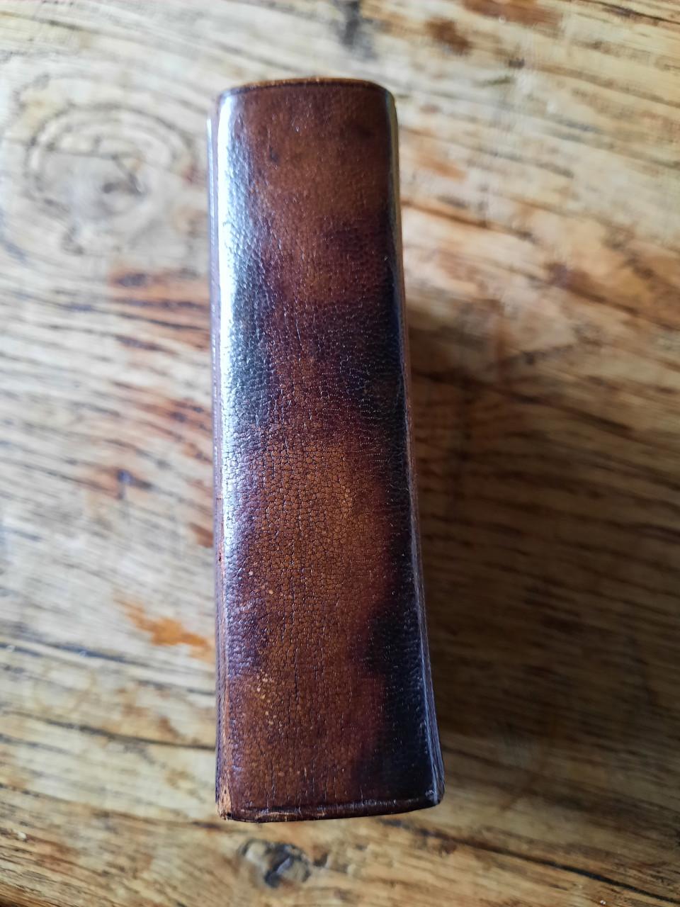 Bijbeltje met Gouden slotje