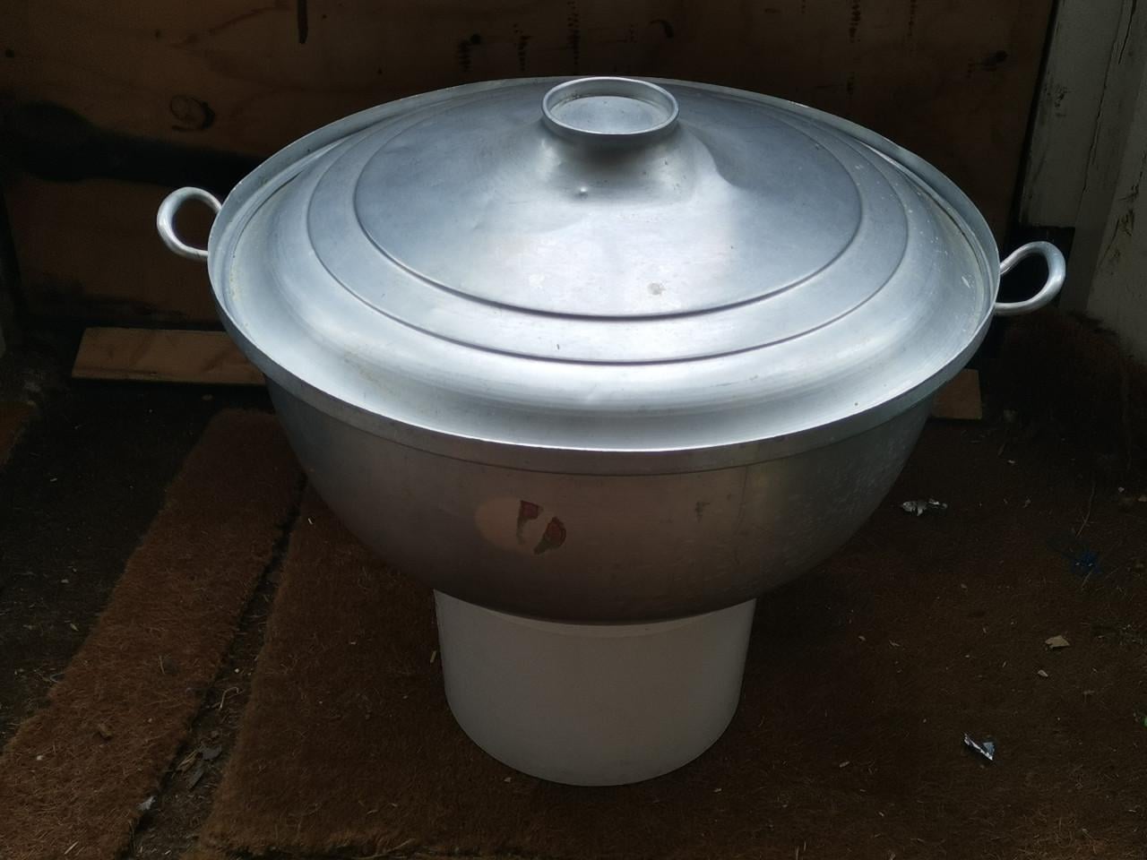 Zeer grote brocante pan met deksel