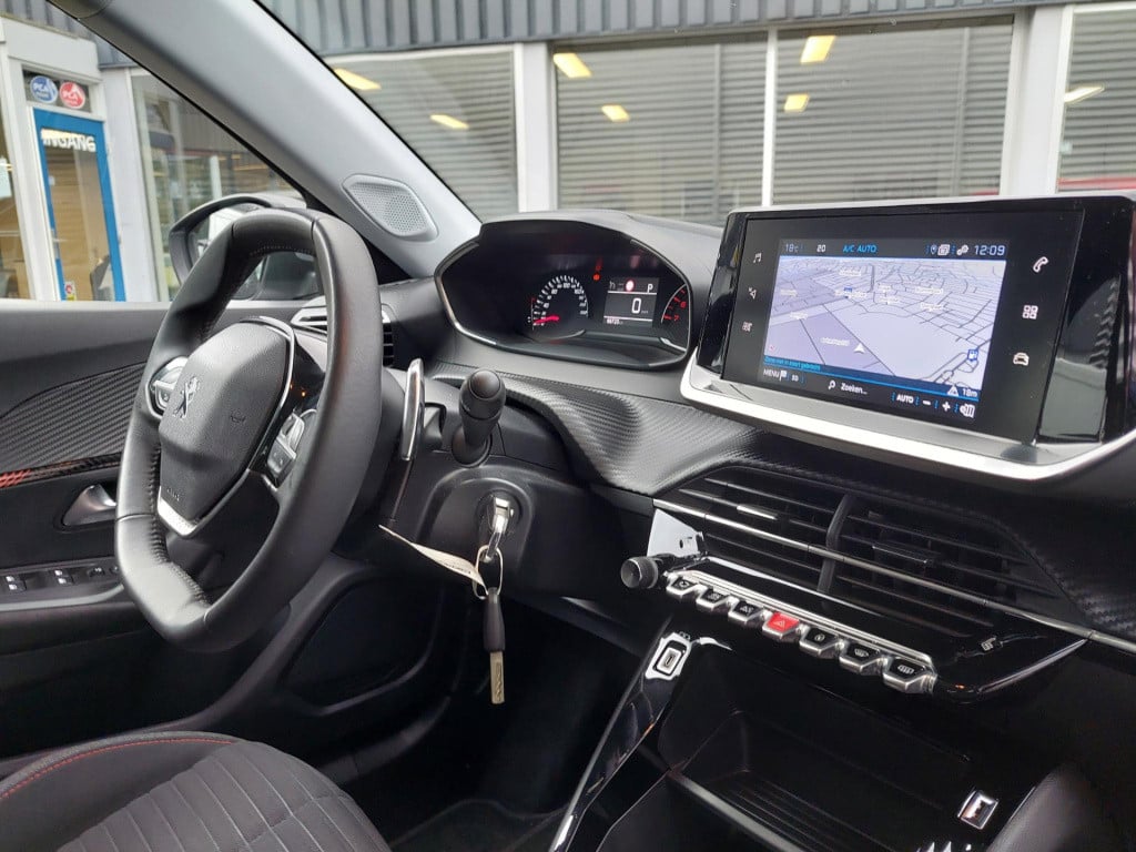Peugeot 2008 suv 1.2 130 eat8 automaat active pack nav/cam