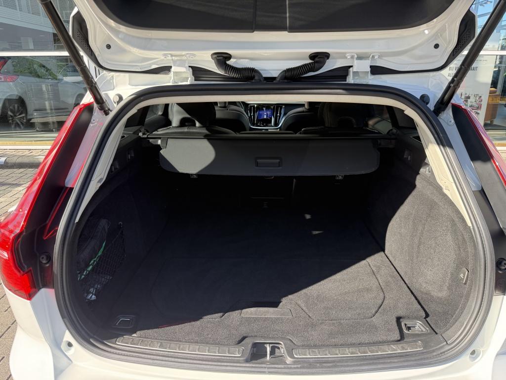 Volvo V60 t6 340pk recharge r-design| full options! trekhaak