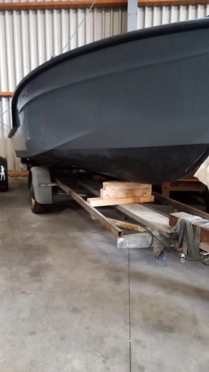 Bootje met trailer