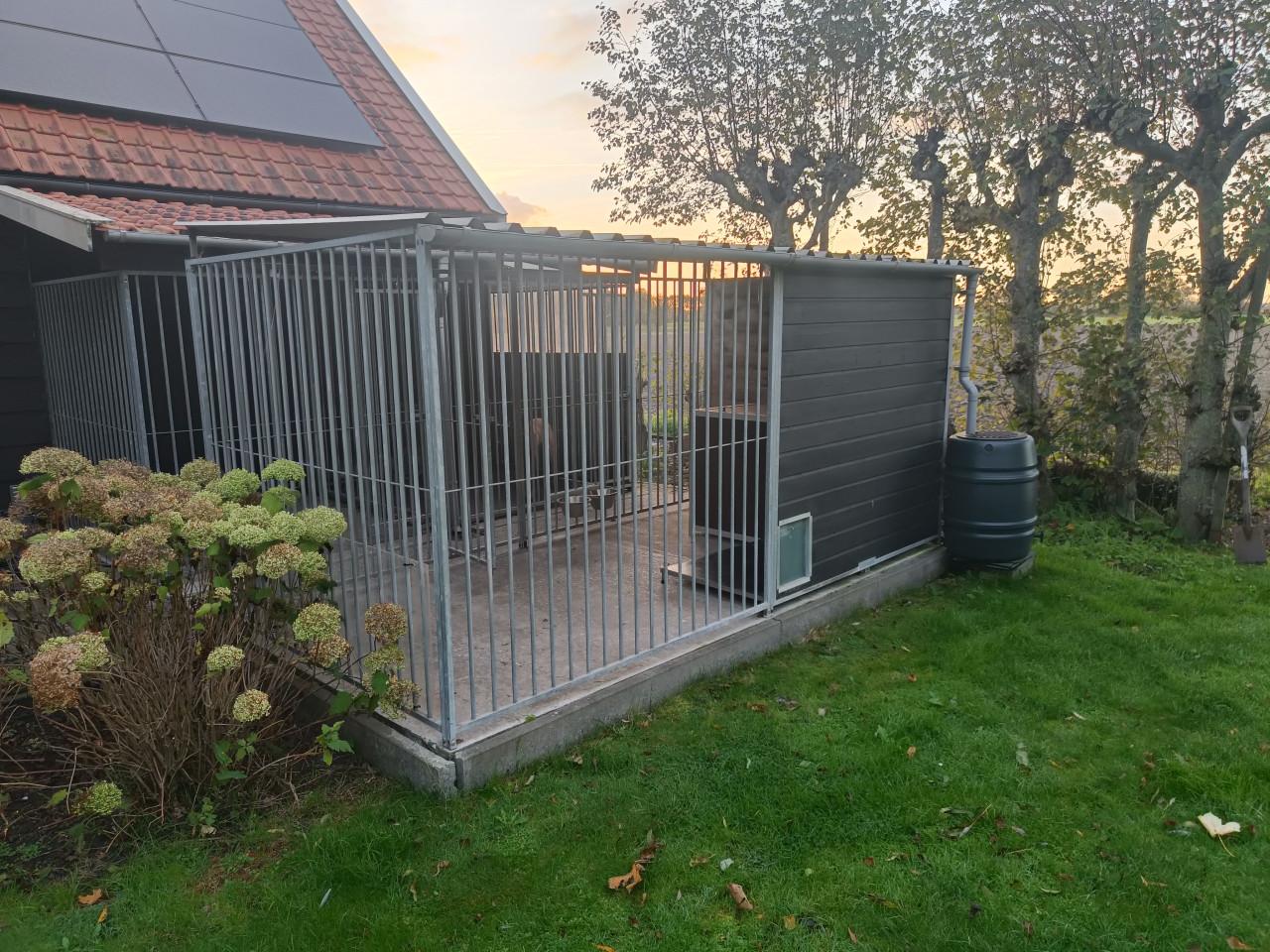 Hondenkennel compleet met nachthok
