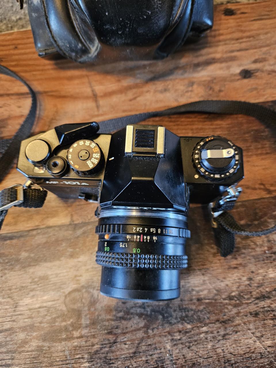 Mooie vintage Petri MF-101A Analoge Spiegelreflexcamera met Tas