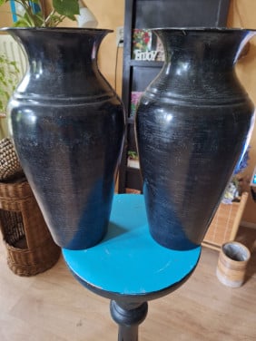 2 metalen vazen